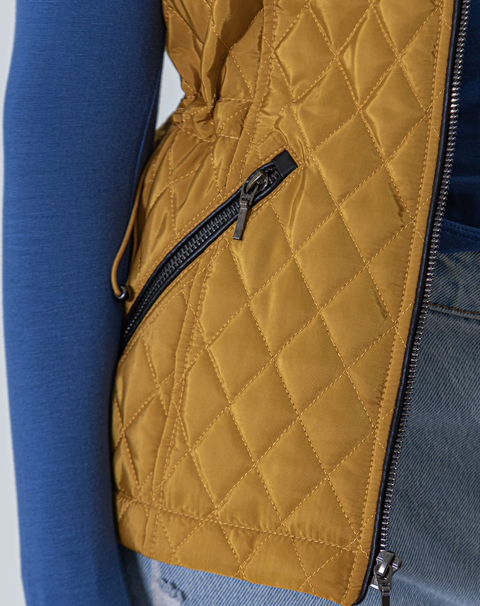 Quilted vest with pockets