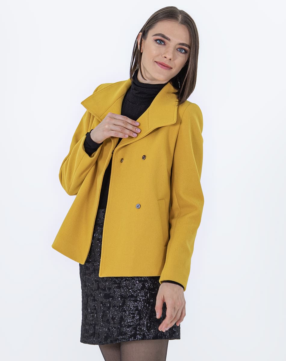 Wide collar coat