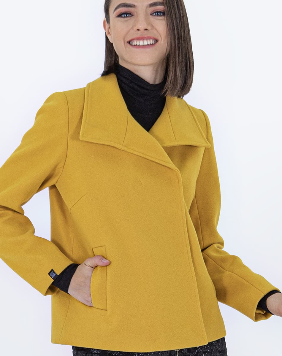 Wide collar coat