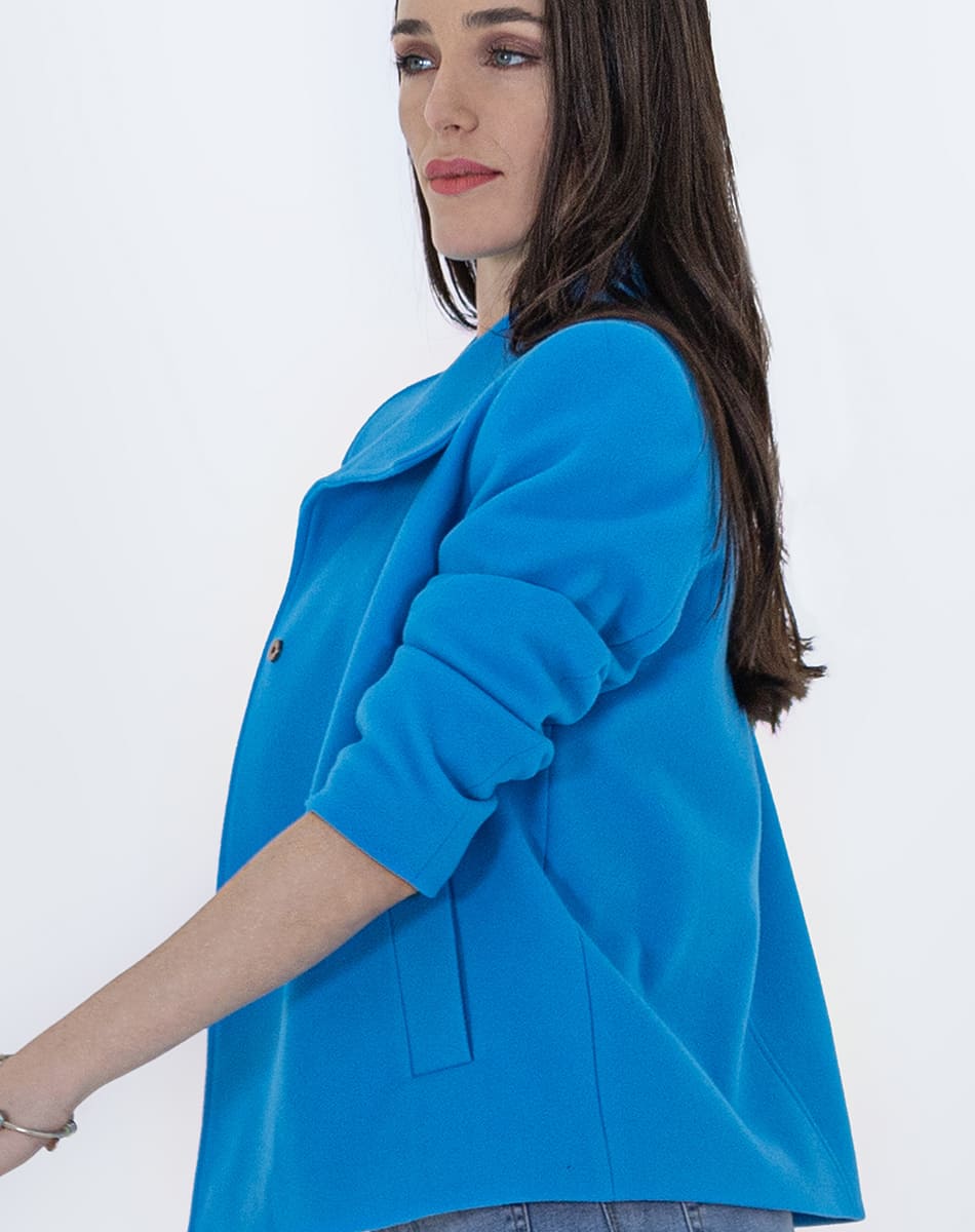 Wide collar coat