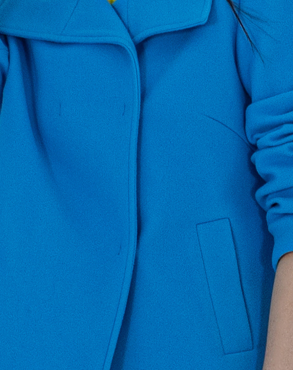Wide collar coat