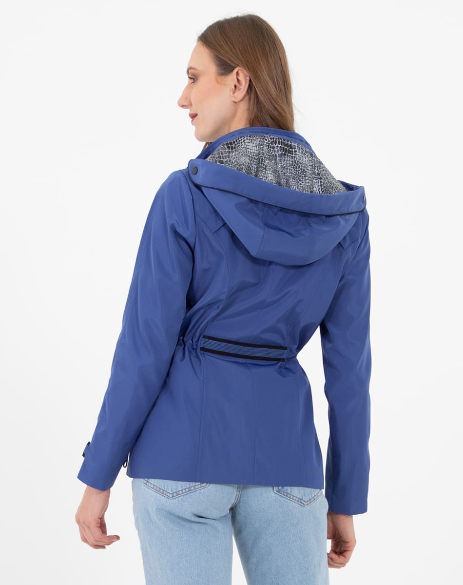 Sport raincoat