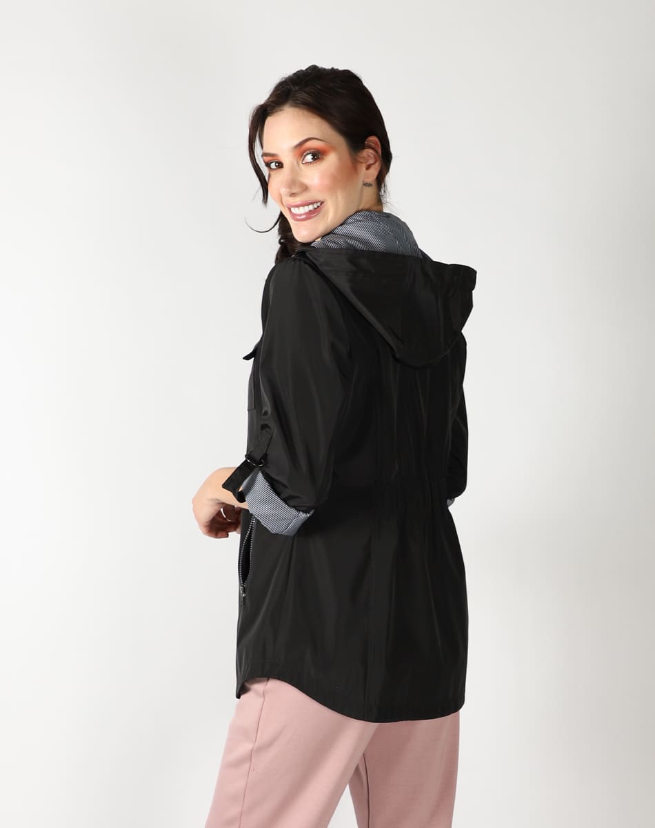 Trench coat with detachable cap