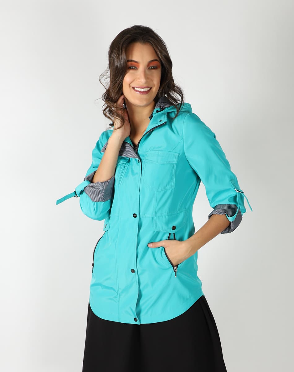 Trench coat with detachable cap