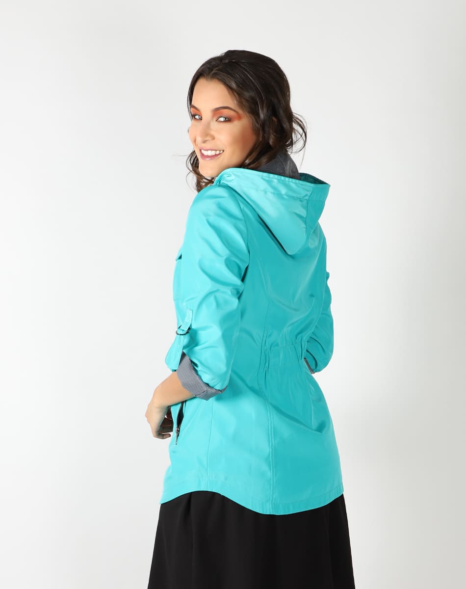 Trench coat with detachable cap