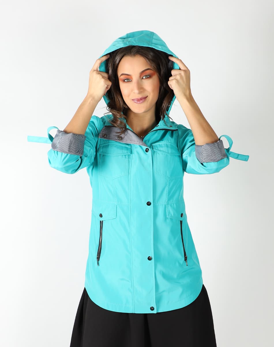 Trench coat with detachable cap