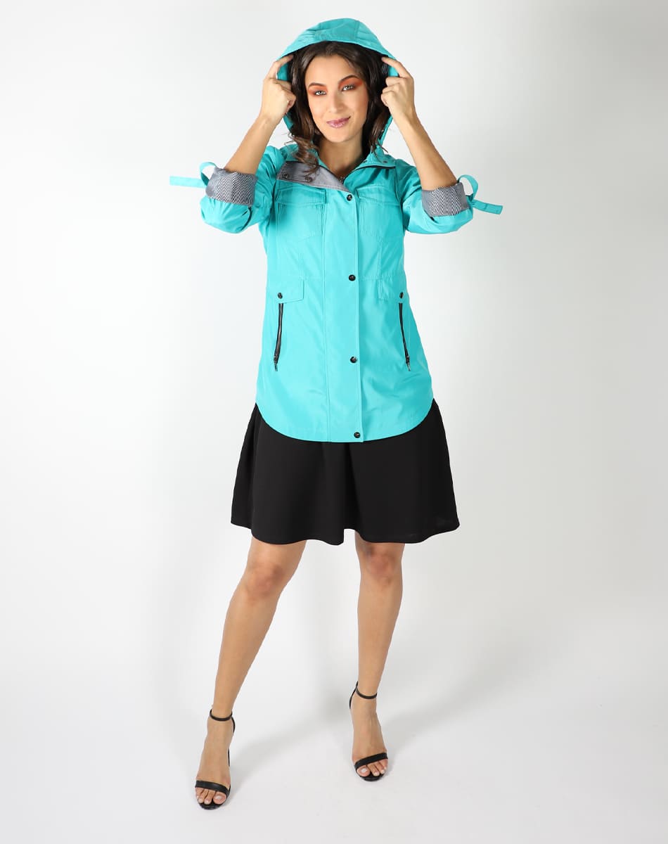 Trench coat with detachable cap