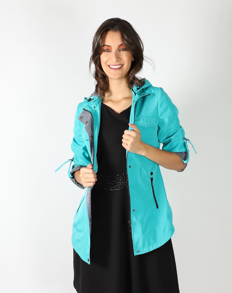 Trench coat with detachable cap