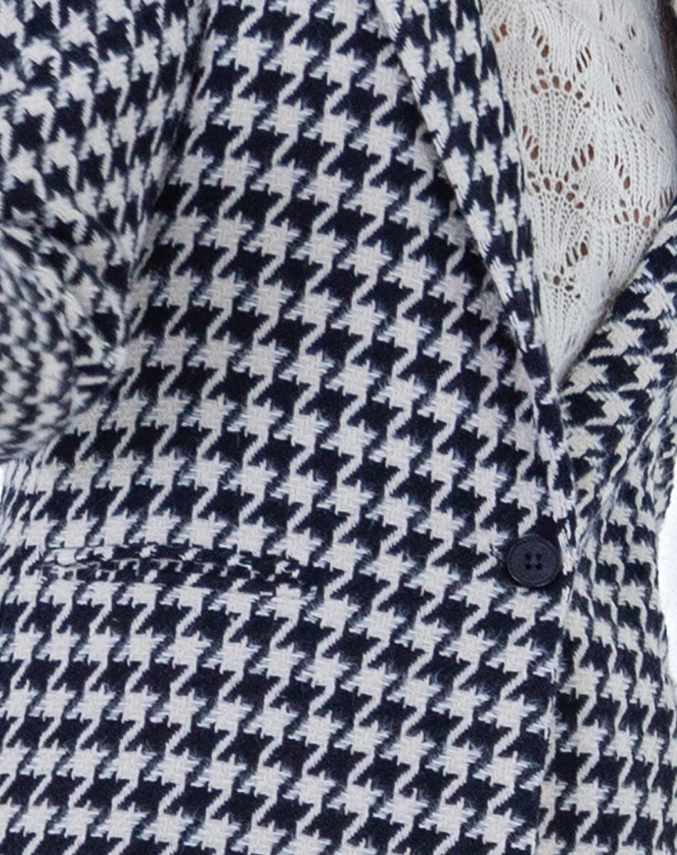 Lapeled coat in checkers