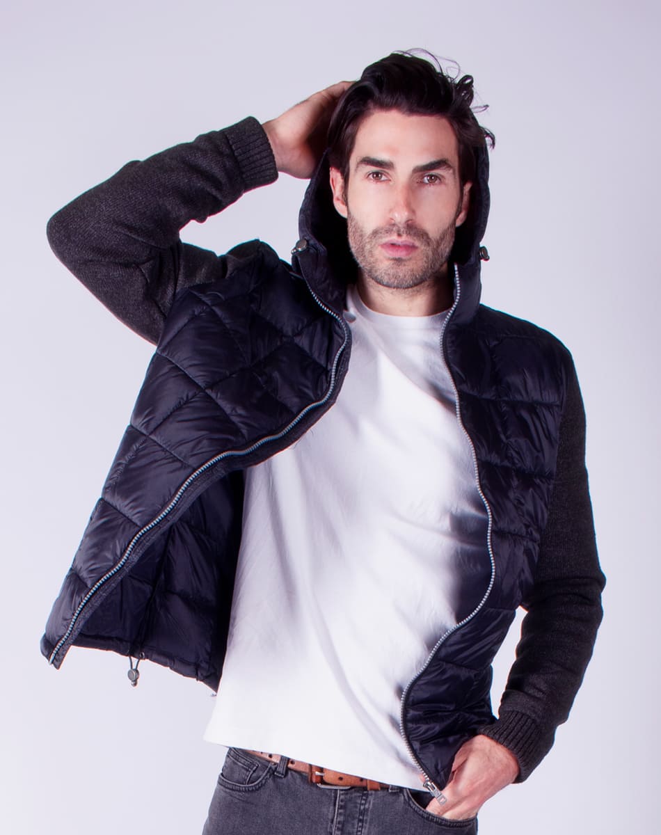 Detachable hood jacket