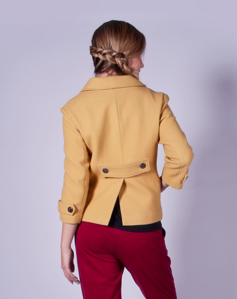 Short coat