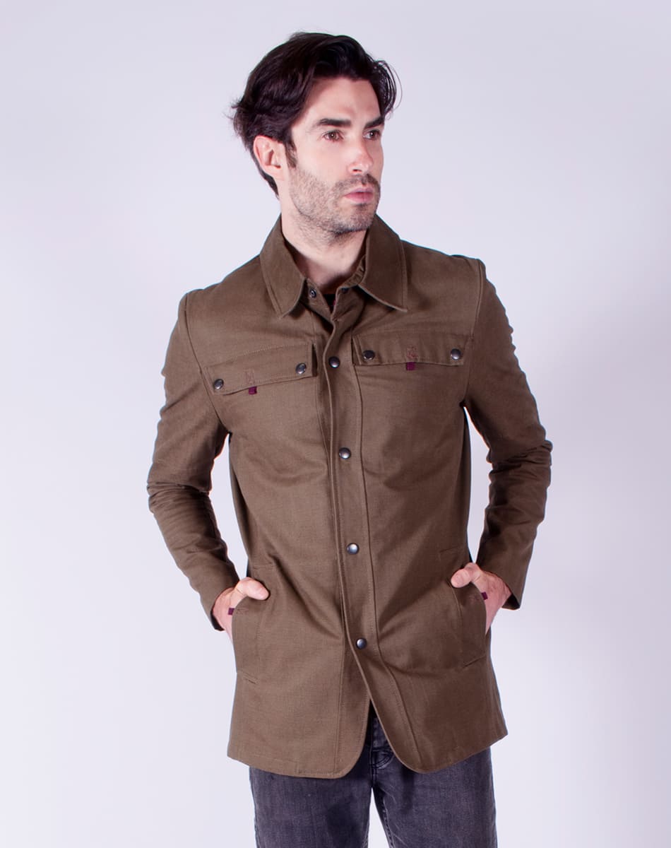 Street style trench coat