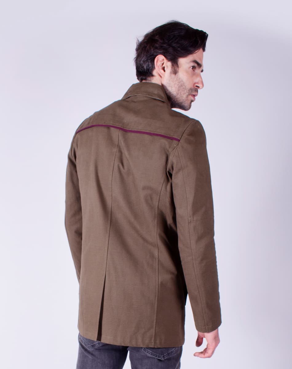 Street style trench coat