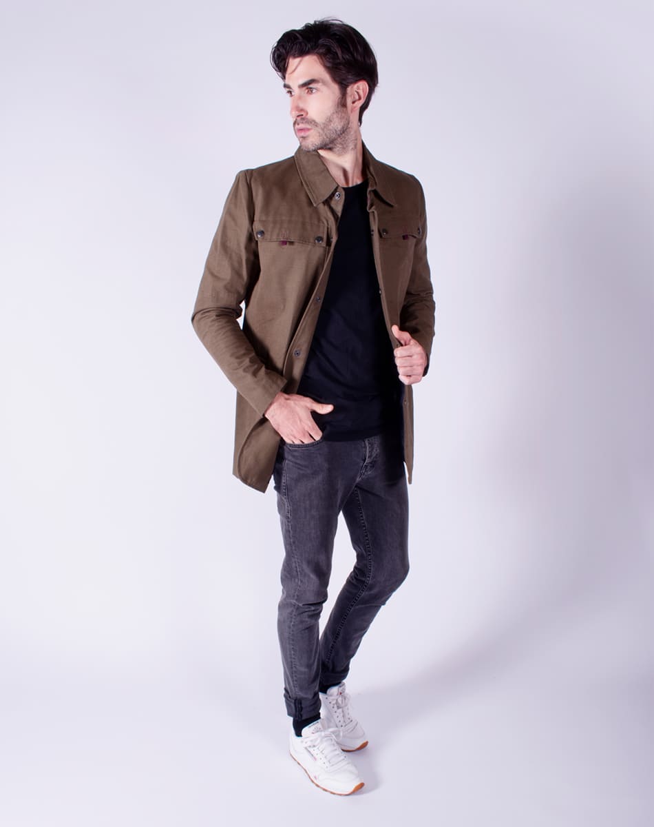 Street style trench coat