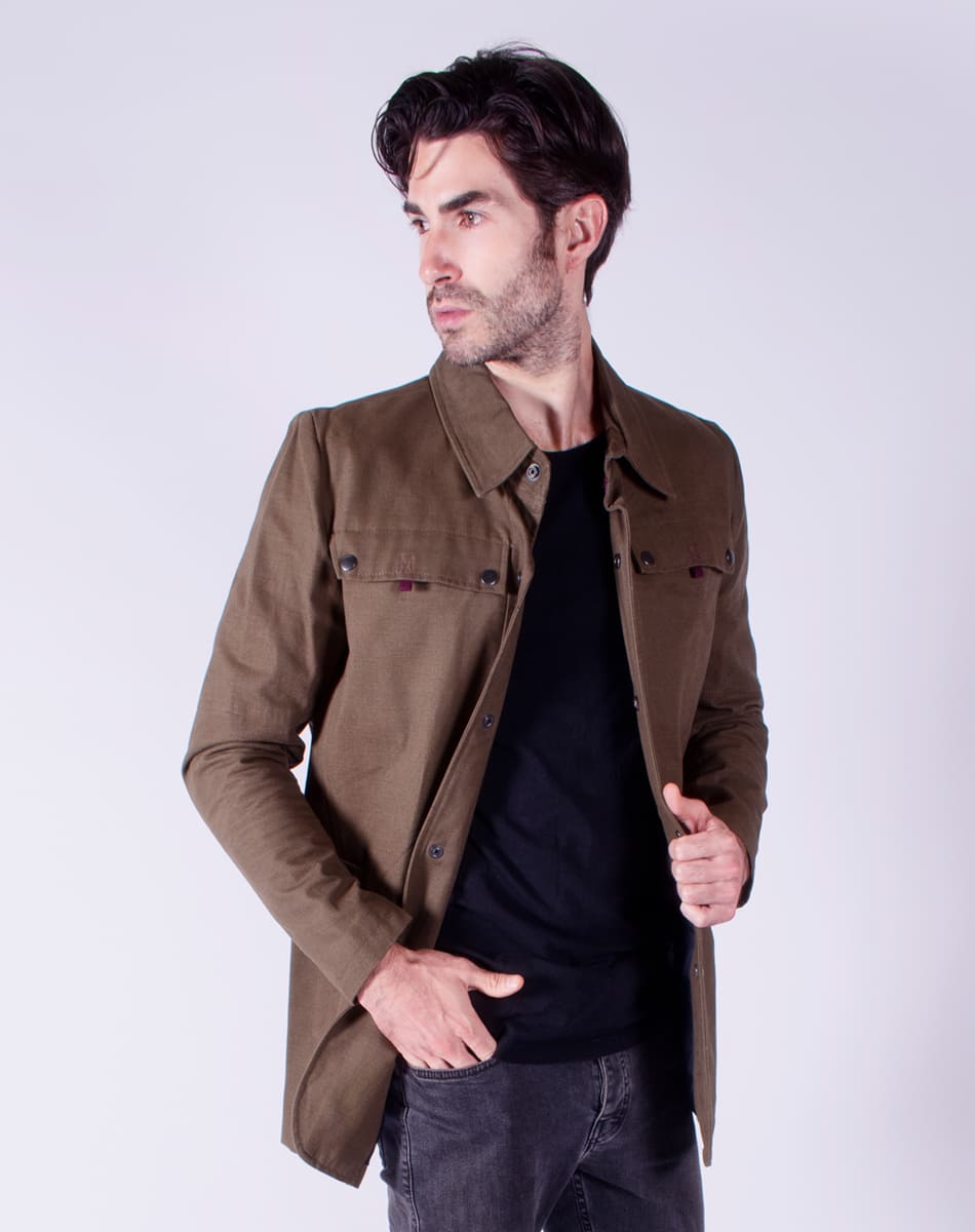 Street style trench coat
