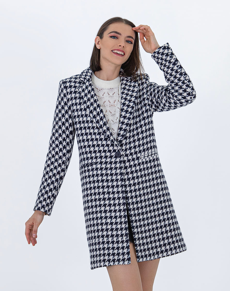 Lapeled coat in checkers