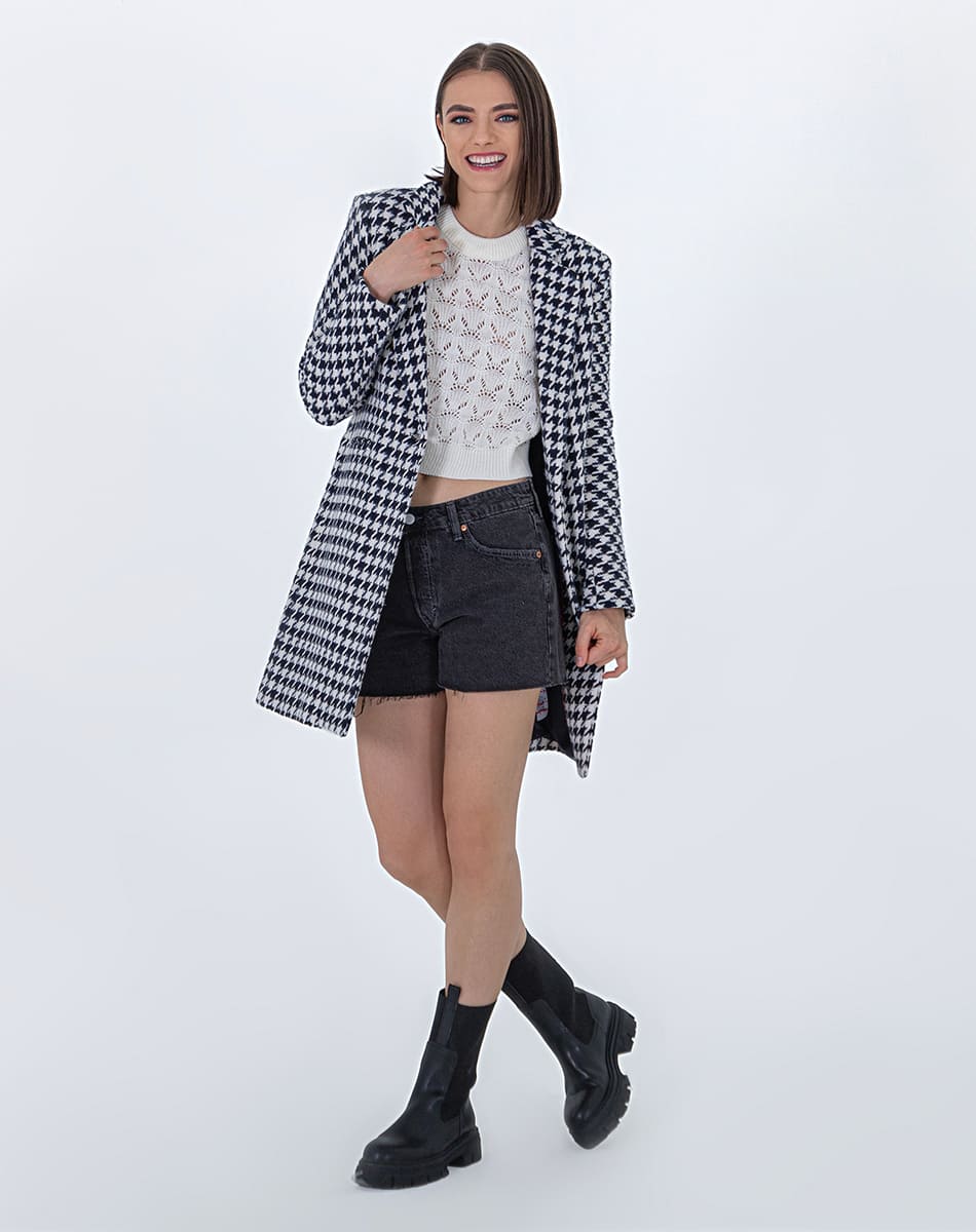 Lapeled coat in checkers
